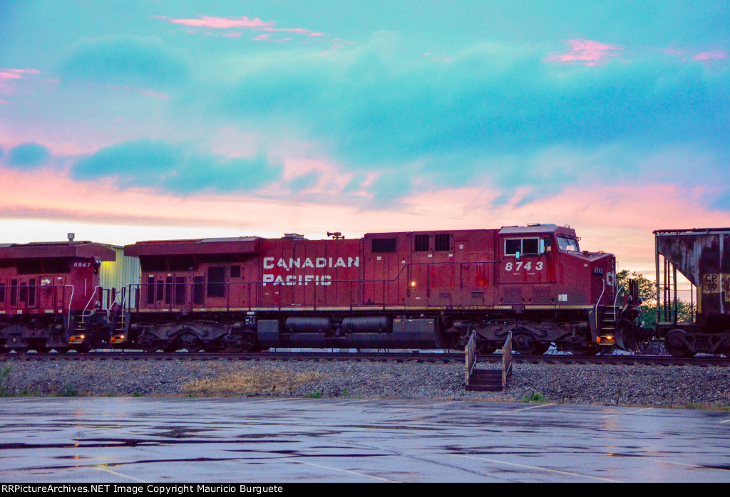 CP ES44AC Locomotive